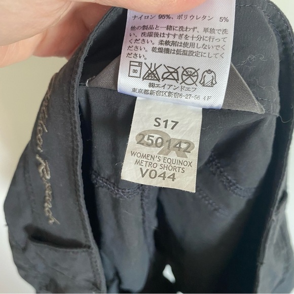 OUTDOOR RESEARCH Equinox Metro Black Rolled Hem Shorts! Women’s Size 6 - Picture 7 of 10